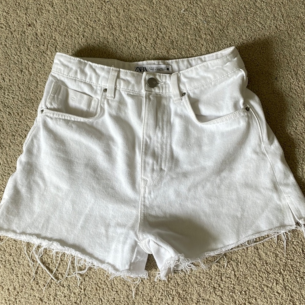 white zara jean shorts